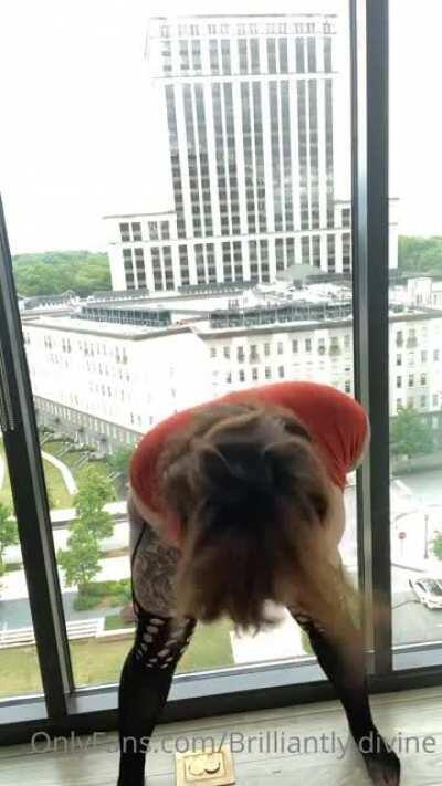 Imagine seeing this from your window 😅