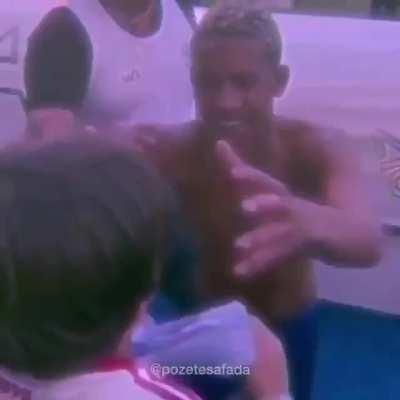 Reverências ao MC poze fazendo poze