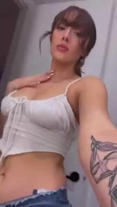 You can look but you can't touch!💋