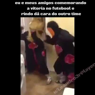 Eu só tiro a marca d'água quando o eren pegar a mikasa ou seja n....