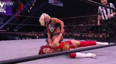 On AEW Dynamite: Hikaru Shida vs Toni Storm