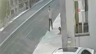 Büyükçekmecede havlayan köpekten kaçan adama kamyon çarptı