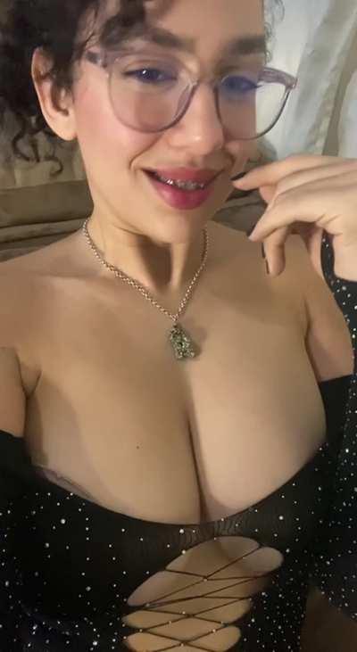 My type..A guy not afraid to cum inside of me ;) twerk