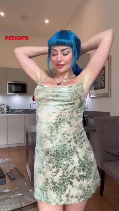 What a gorgeous woman