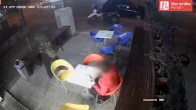 Re que el nene se quedo comiendo el helado re tranqui