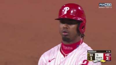 [Highlight] [Highlight] Segura comes in clutch by hitting a 2 RBI single to put the Phillies up 3-1!