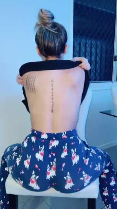 Little shawty letting it hang..