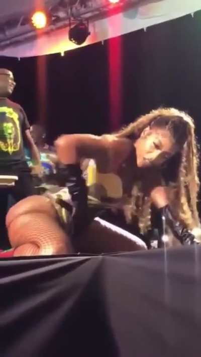 Jada making those cheeks bounce