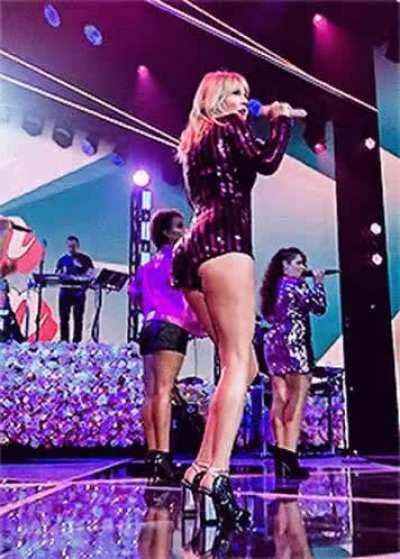 I would kill to get my face in her ass after a long sweaty show