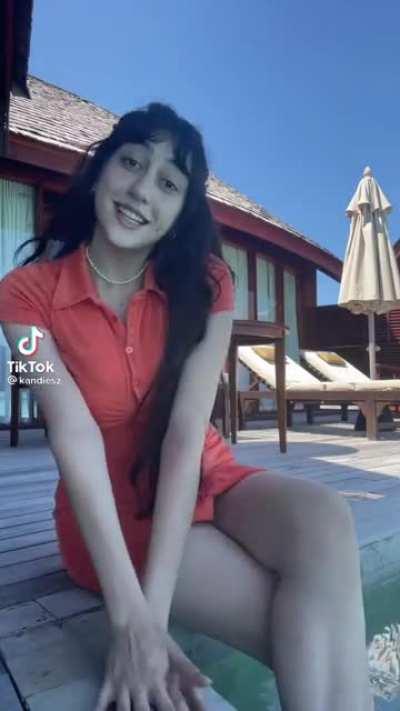 Her thighsss 😫😫