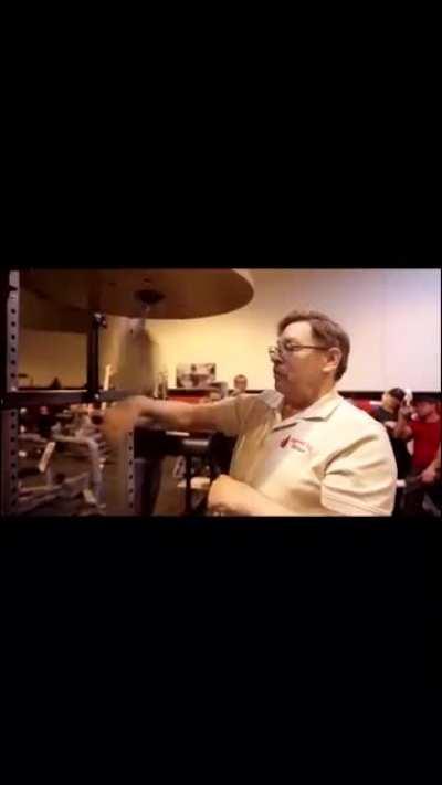 Why does he flex like this... Amazing!