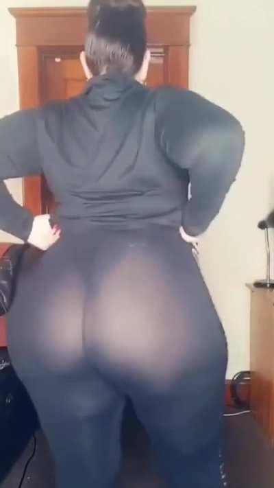 Someone’s THICK BOOTY Mama 