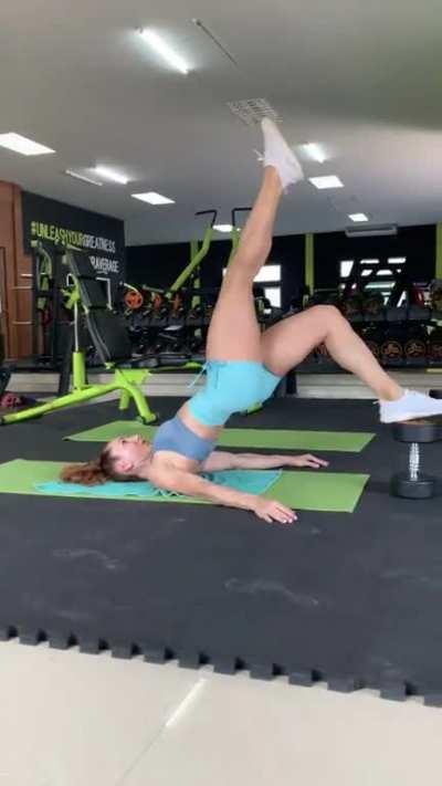 One of my favourite exercise to focus on booty grow 🔥💪