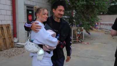 Julia in kurzen Shorts - Julien Bam BTS Dezember 2023