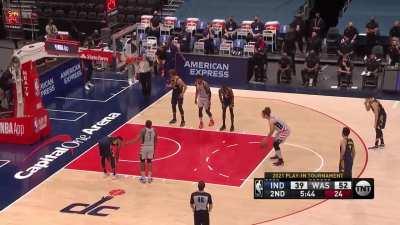 [Highlight] Robin Lopez gets MVP chants at the free throw line