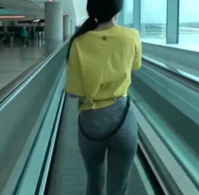 Valkyrae’s ass is amazing😩