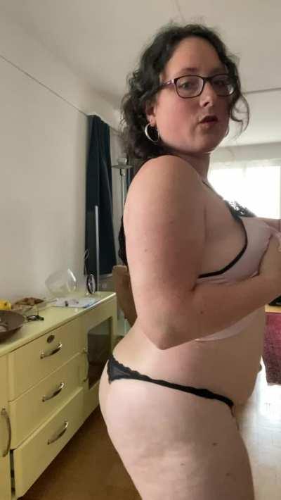 If you’re into Milfs with big asses we’re gonna get along juuuust fine