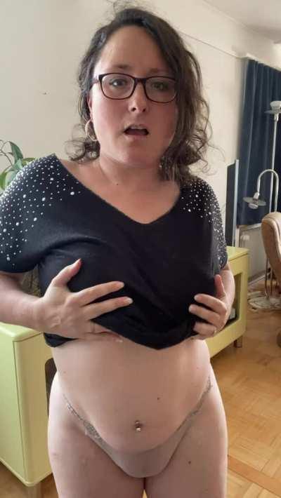 Who here actually like mom buds?