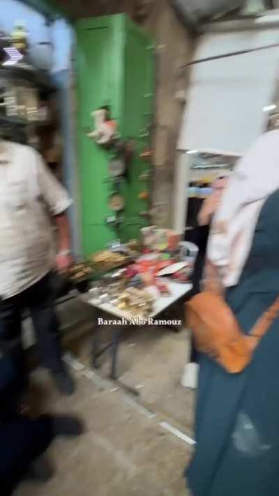 A video of ISF elements assaulting a Palestinian woman today in Jerusalem Old City.