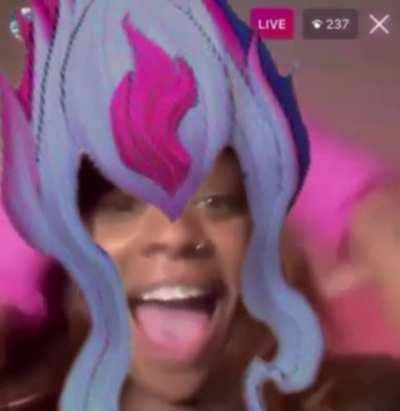 Queenvelynn after all that enchanter bottom and yordle fuckers 🚬🐐’s voted her out of jealousy 💅🏻💅🏻🏳️‍🌈🚫⚰️