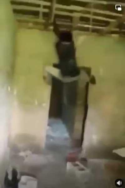 O guri saiu da onde kkkkkkkkkkkk