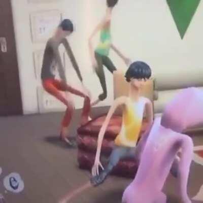 Popheads when they hear incomprehensible mechanical noise and mistake it for Charlie XCX