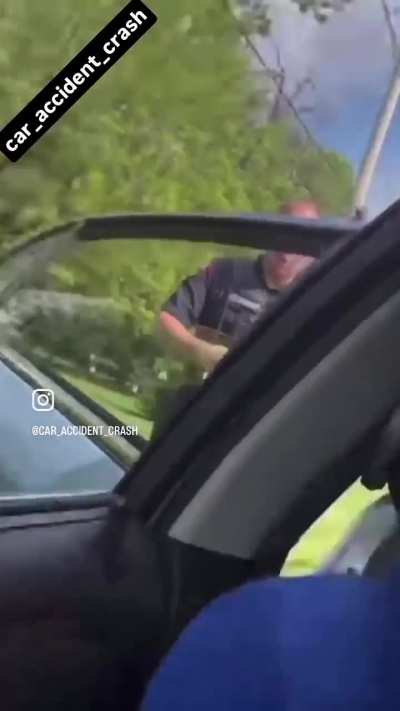 Man filming cop after car accident catches him planting drug paraphernalia