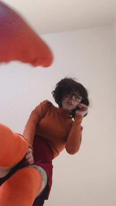 Velma found a clue! Or is that… just a tiny man just waiting to get squashed under these smelly orange socks… Full video available, message me 😉