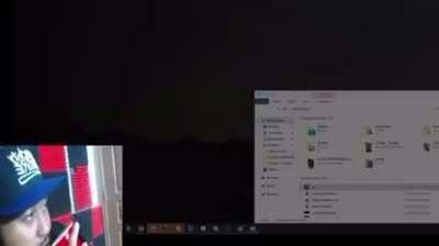 Wtf did akademicks do to his pc💀💀💀