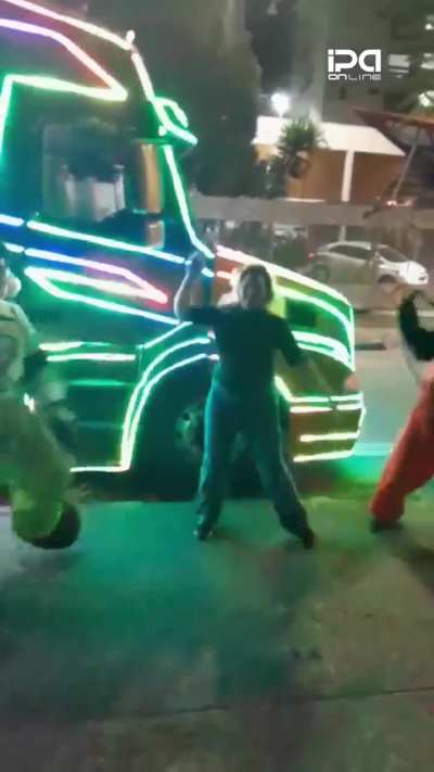 Sou obrigado a trabalhar no dia seguinte cansado.