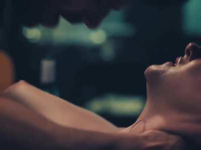 Imagine meeting Shailene Woodley at a bar. How would you love to fuck her?