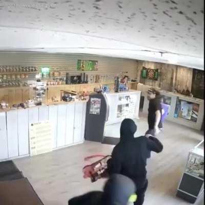 To rob a shop