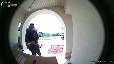 Очередной мудак на доставке привез телевизор