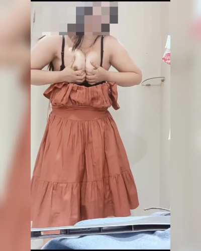 Just some thumkas in the trial room (hotwife)