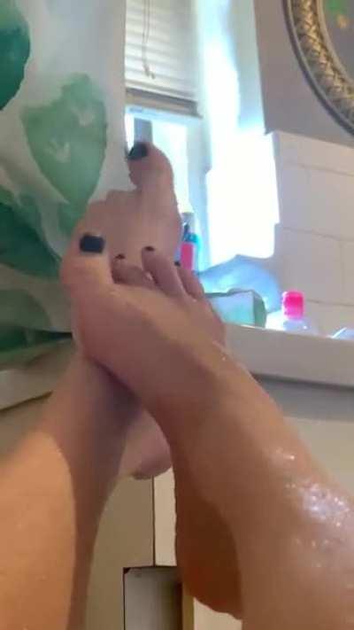Bath feet 💘