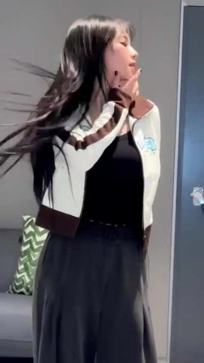 Karina’s tight body and fat tits are begging to be fucked roughly 🥵🥵