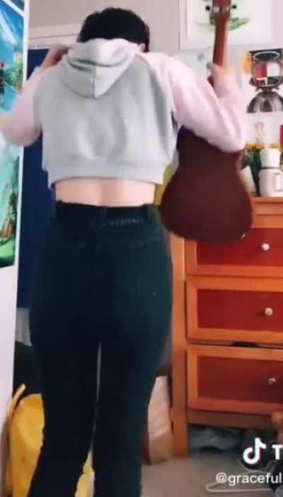 Addison shaking her ass for us