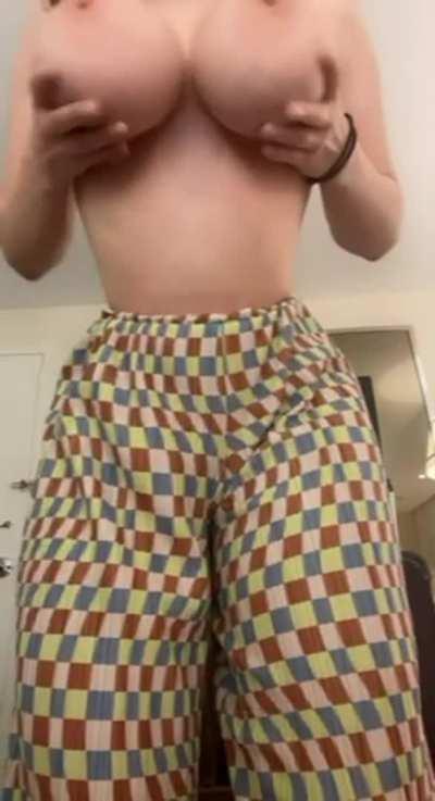 5’1 with some huge natural titties