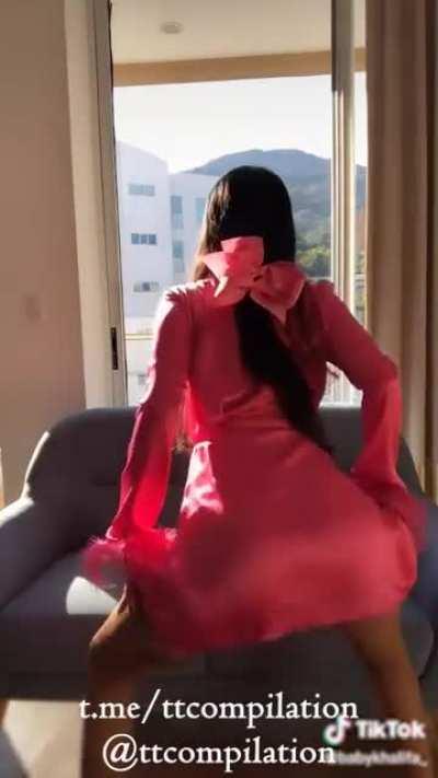 Hot shaking babe🥰