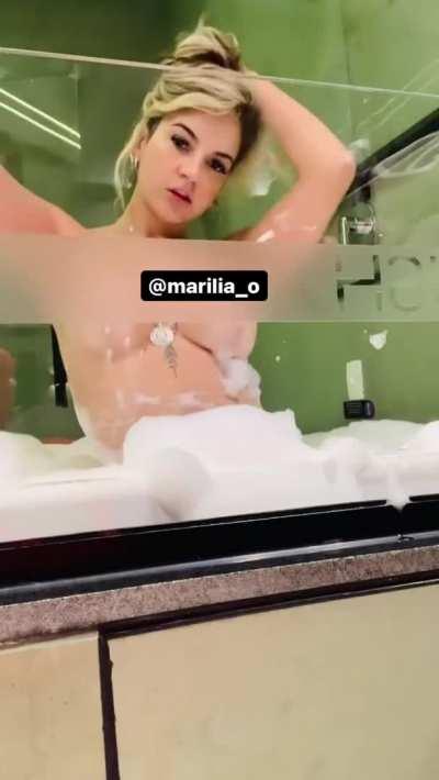 Entra na banheira comigo?