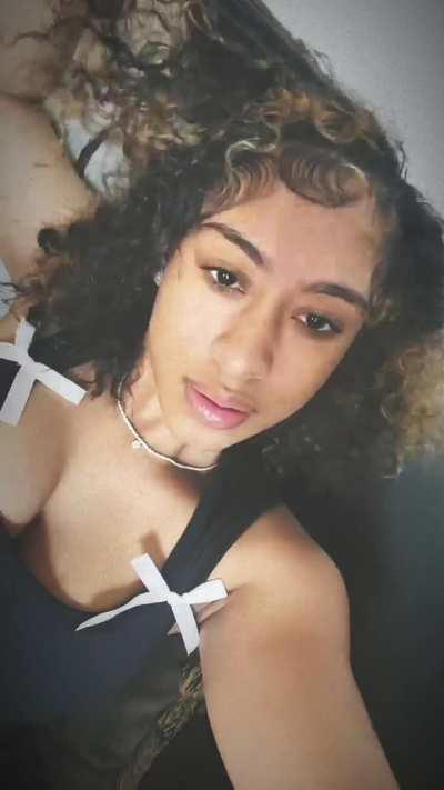 rate her lips 1-10 😍