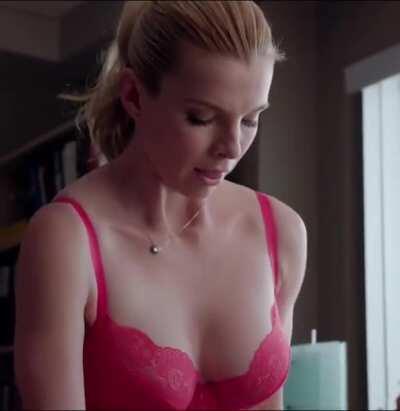 Hello Nurse! Betty Gilpin in Nurse Jackie