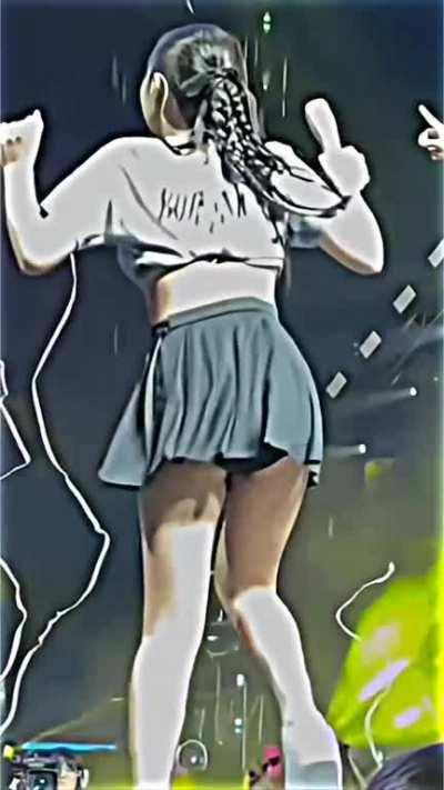 Bouncy cheeks of jennie