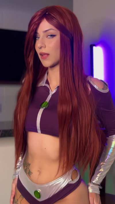 Starfire from DC (by Nicky Brum)