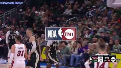 [Highlight] Bobby Portis can draw charges too