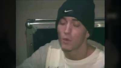 Eminem talking about his fans. ”I definetly think my fans take a lot more shit than anybody else’s fans , cuz sticking up for me is like a 24/7 job”🤟🏻