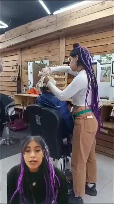 Ezeiza: Peluquera le cortó las mechas a una clienta porque no tenia plata para pagar el trabajo