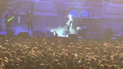 Corey Taylor of Slipknot stops show to save fan