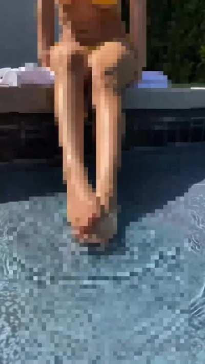 Betas don't really like Mia Khalifa's feet, do they?