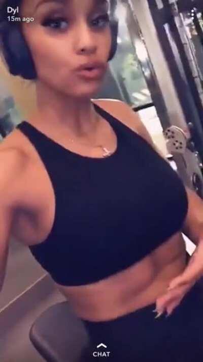 Who tf complain about a Dyl tittle grab??🤨😍